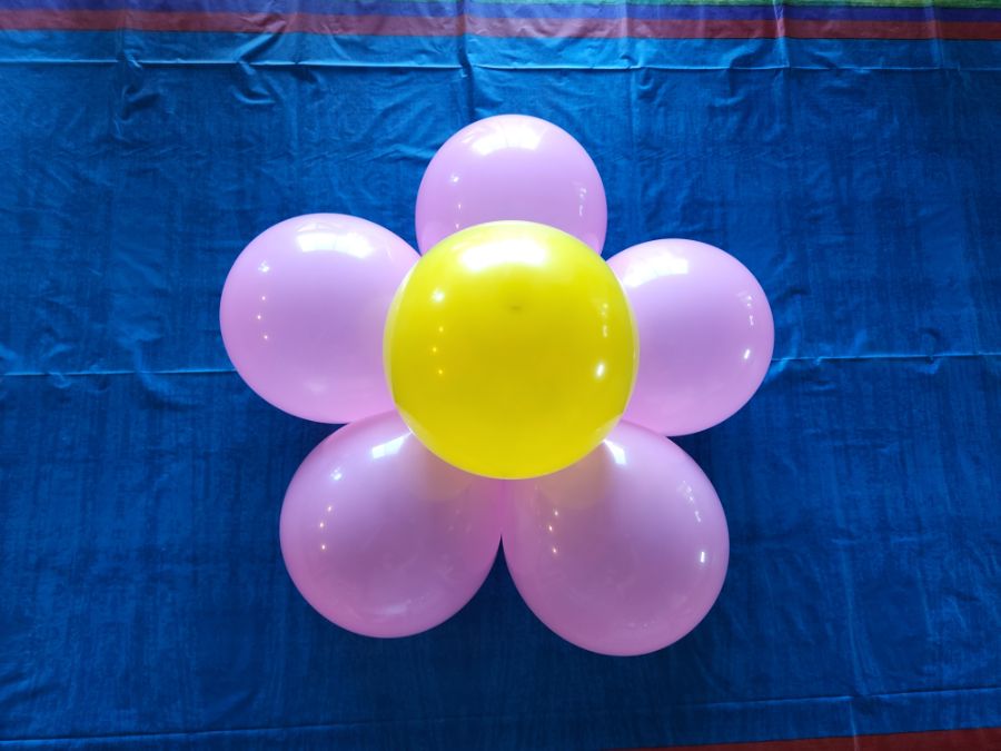 Balloon Flower Centerpiece Made with a Balloon Clip